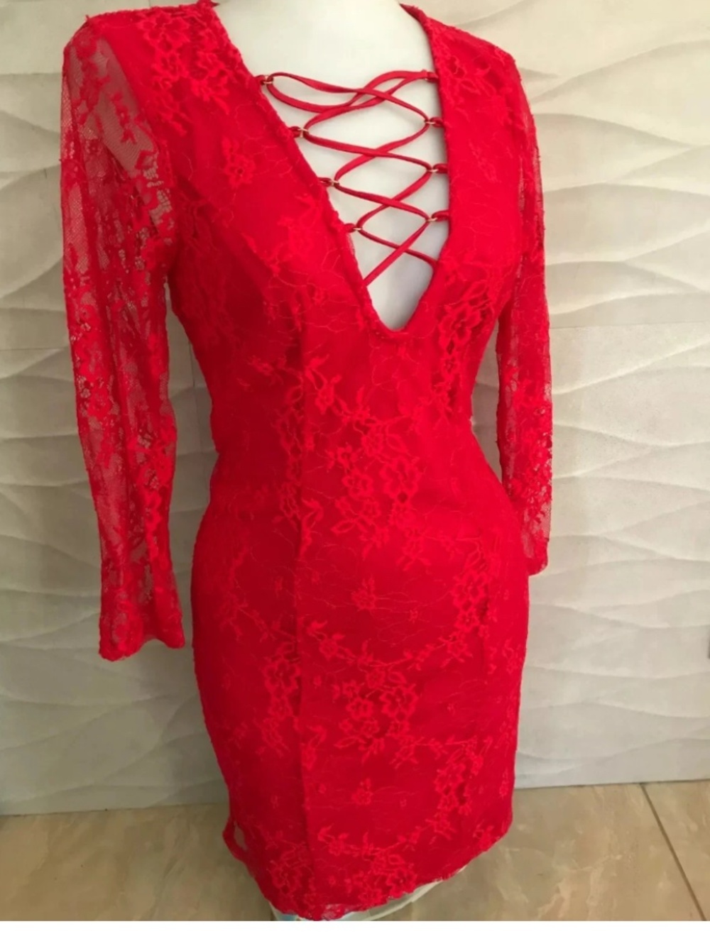 NWT bebe red overlay lace up long sleeve deep v floral top desss